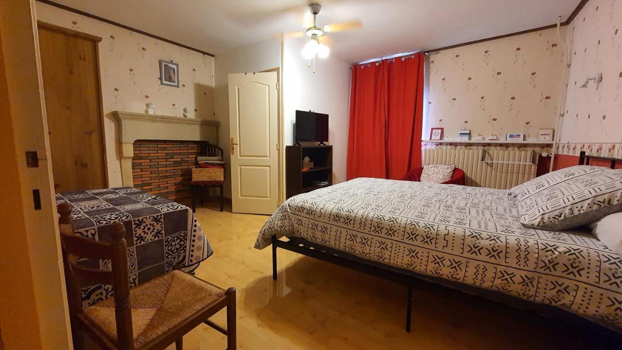 La Grange Des Roches Roses Bed & Breakfast Anchenoncourt-et-Chazel Ruang foto