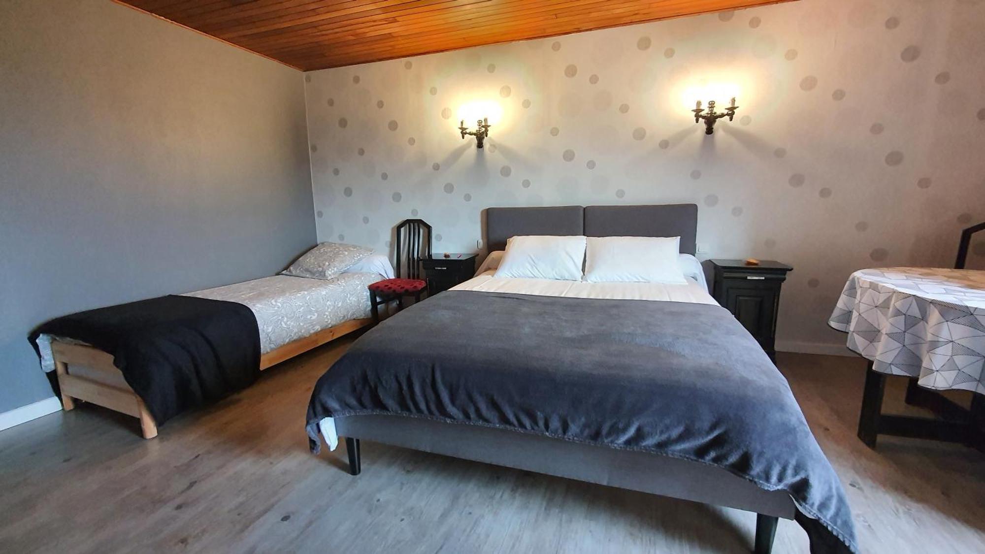 La Grange Des Roches Roses Bed & Breakfast Anchenoncourt-et-Chazel Bagian luar foto
